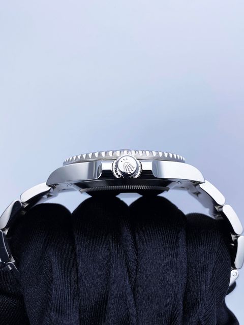 Rolex Submariner 116610 LN Image 4